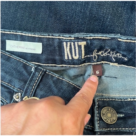 Kut from the Kloth Dark Wash Catherine
Boyfriend Size 6 - Picture 4 of 5